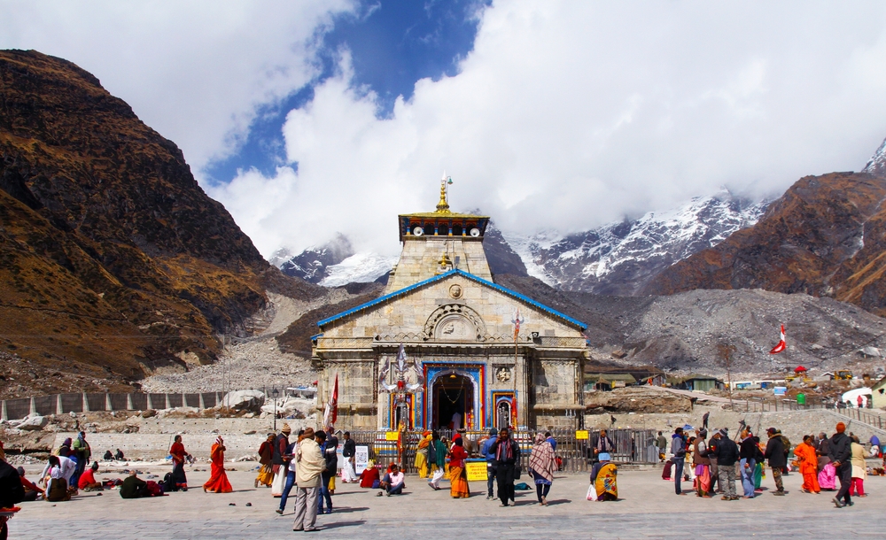 Which deity is worshiped in the Kedarnath Temple?